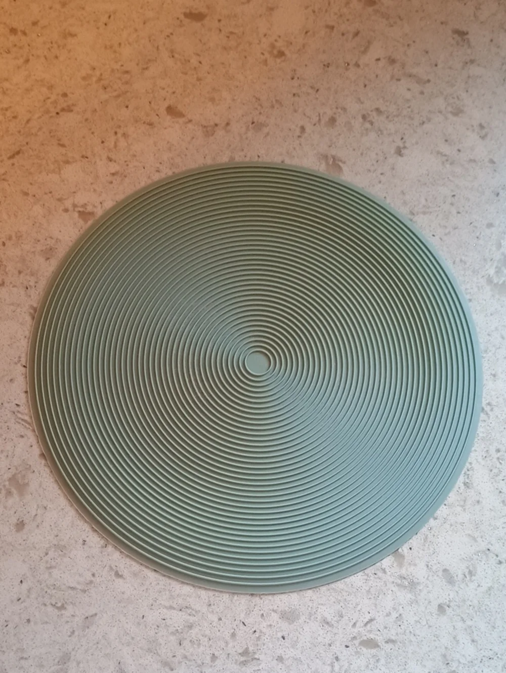 Set of 3 Safe Grabs Mats Round Ribbed Placemats - Sage Green And Red